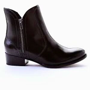 Seychelles Lucky Penny double zippered booties with original box.